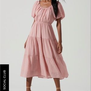 NWT Astor the Label tiered dress - M
